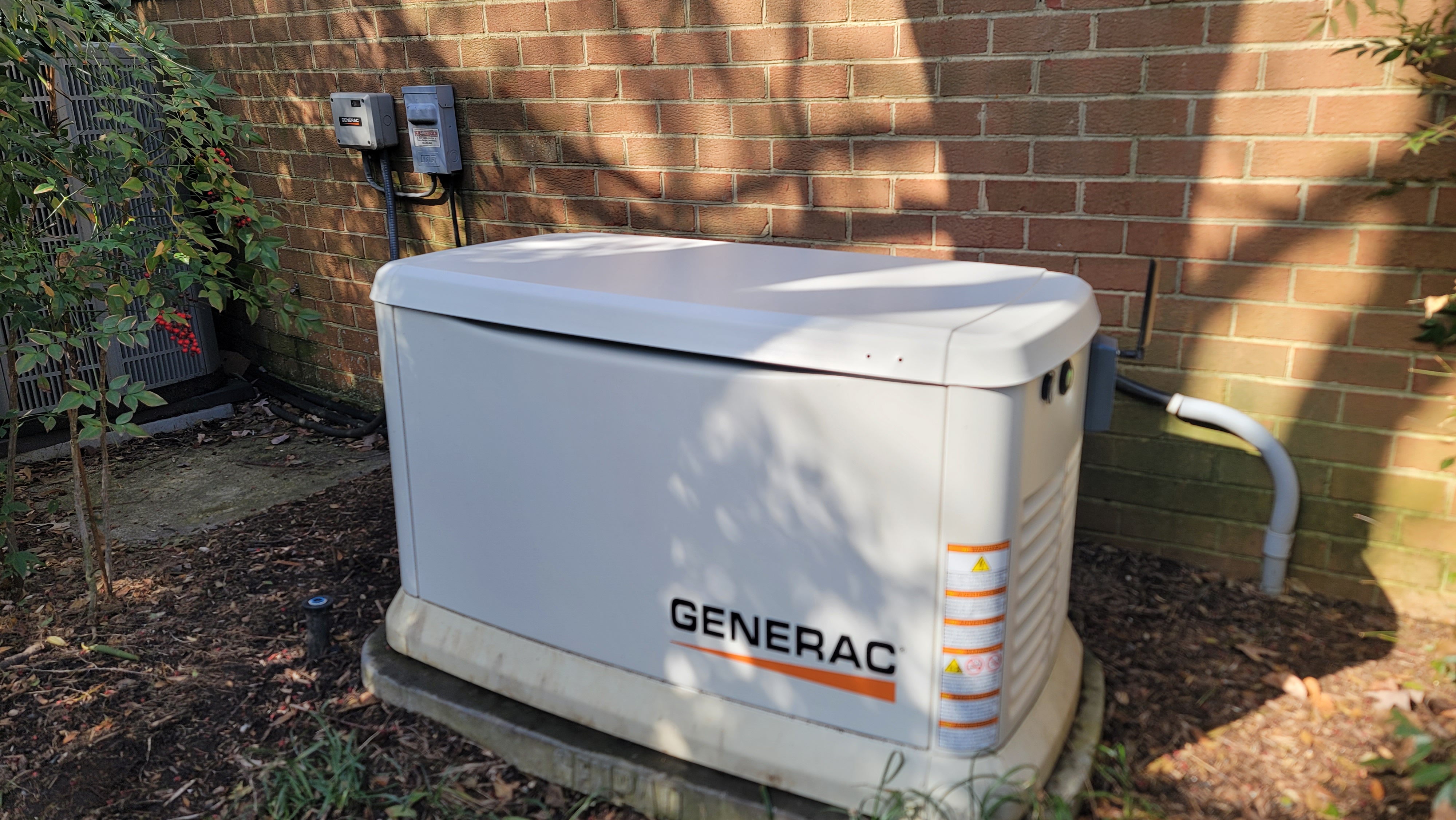 Embrace the ultimate backup power solution with our Generac 22kW air-cooled generator. From unexpect